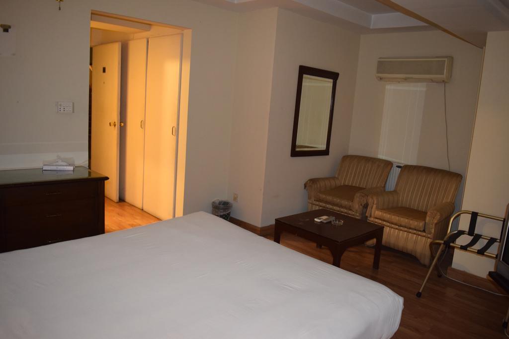 Carlton Tower Hotel Lahore Kamer foto