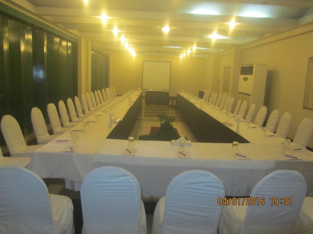 Carlton Tower Hotel Lahore Buitenkant foto