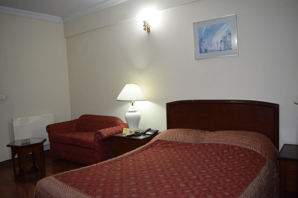 Carlton Tower Hotel Lahore Kamer foto