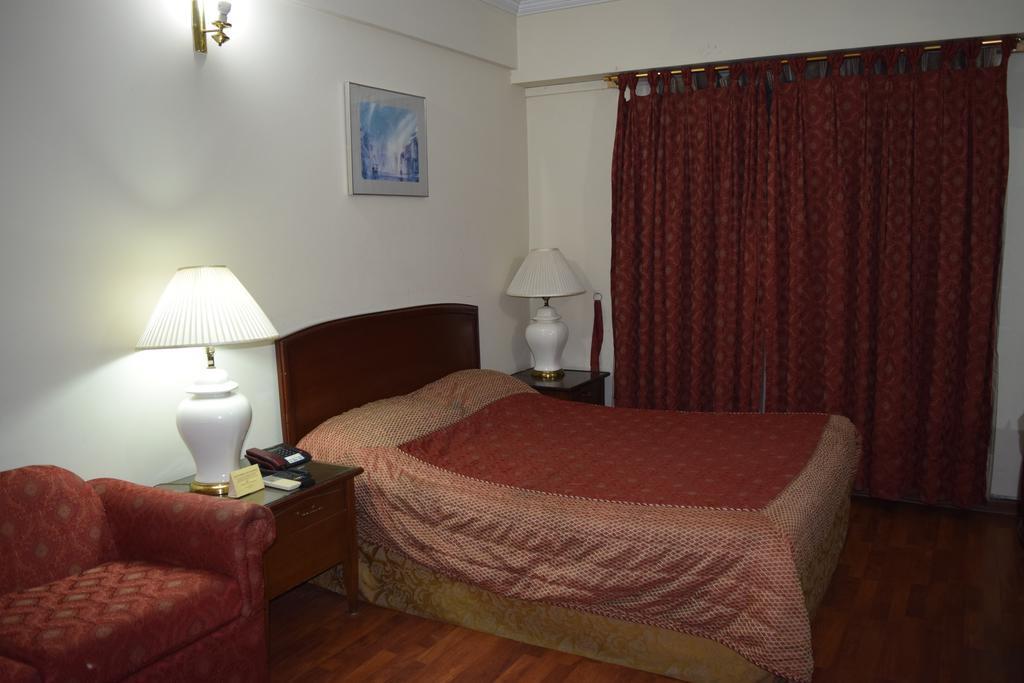 Carlton Tower Hotel Lahore Kamer foto